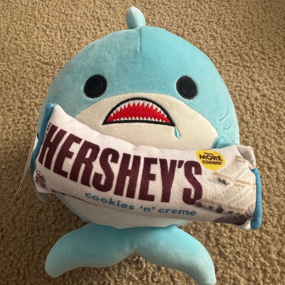 Snackles Blue Shark 8” Plush Hersheys Cookies N Creme 2024 Srs 2 Cream Zuru NEW